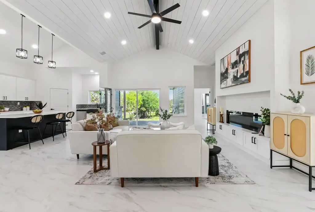 418 Bedford Drive, Spicewood