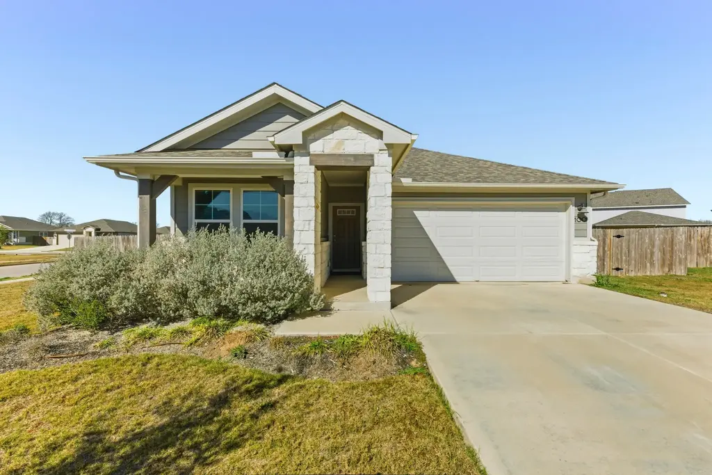 100 Javans Nest, Cedar Creek