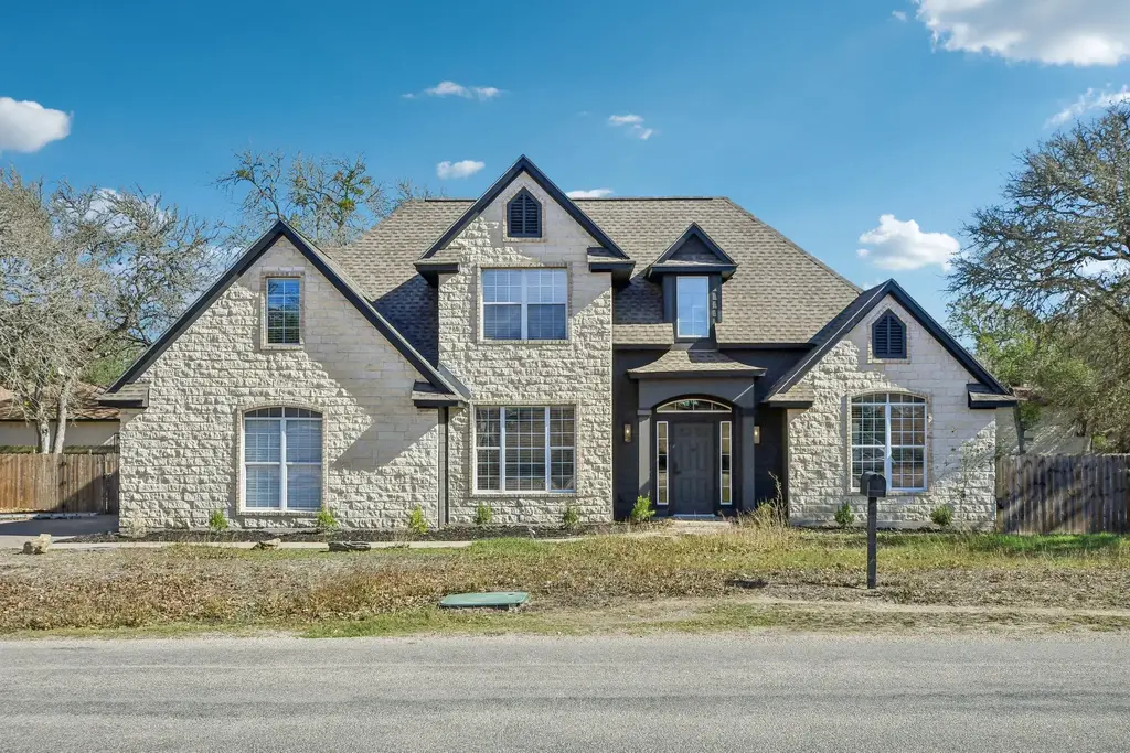 312 Country Club Drive, La Grange