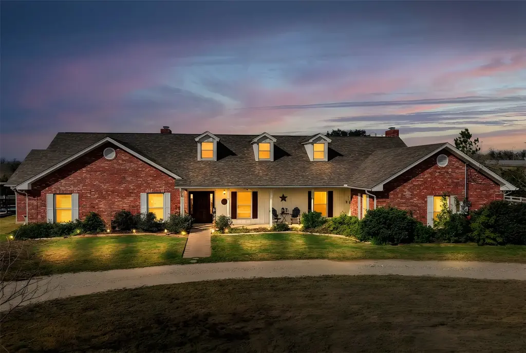 681 Leisure Lane, Cedar Creek