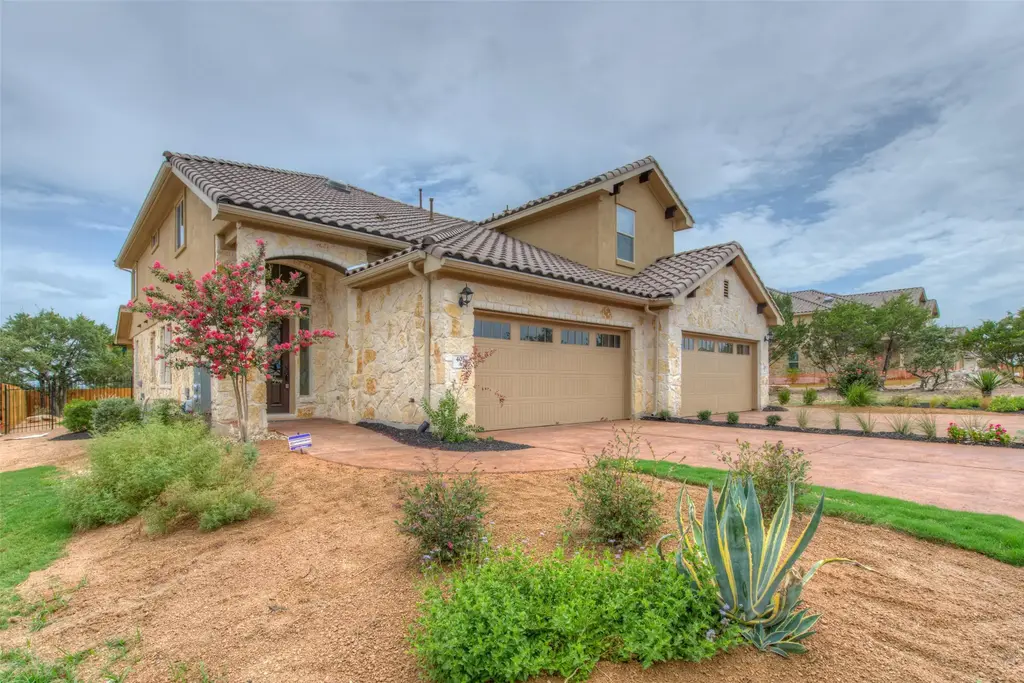 405 S Meadowlark Street A, Lakeway