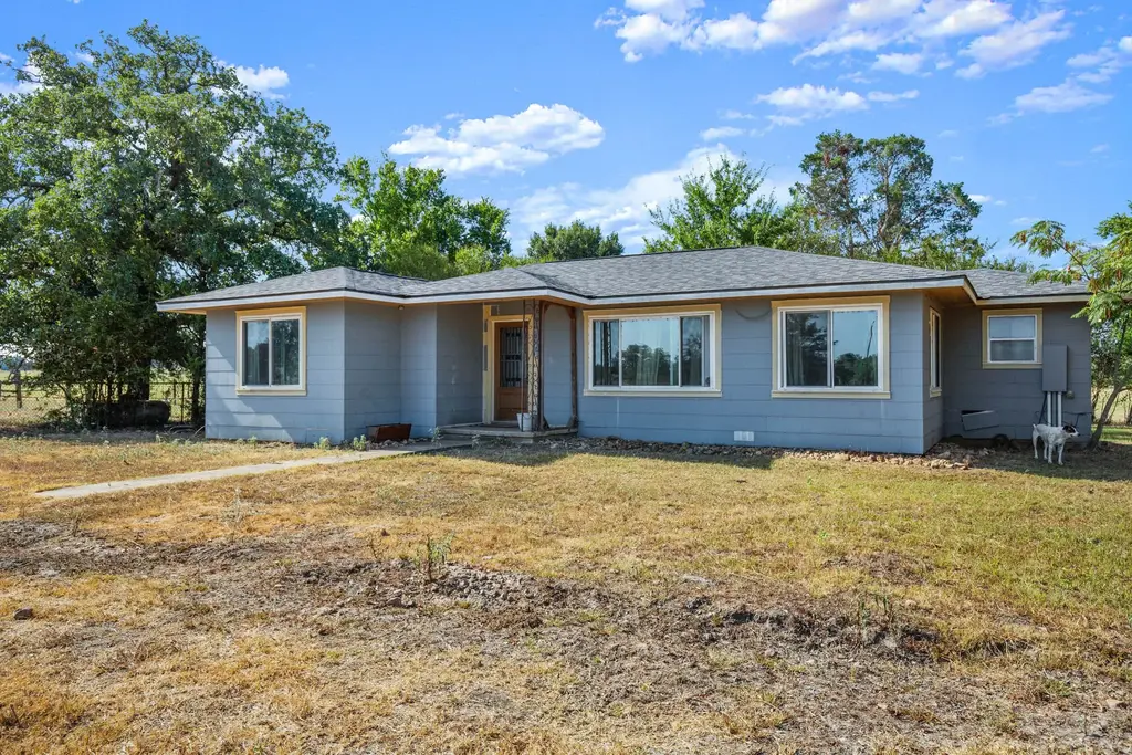 1099 Private Road 1061, Paige
