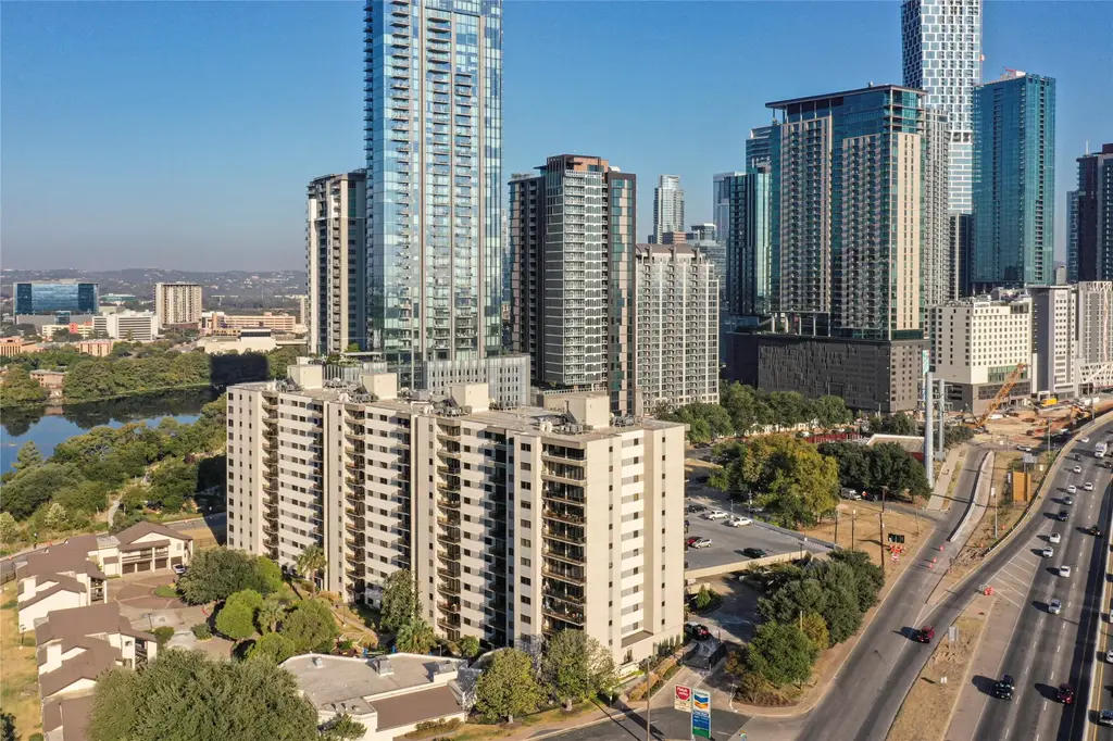 40 N Interstate 35 Highway 6c1, Austin