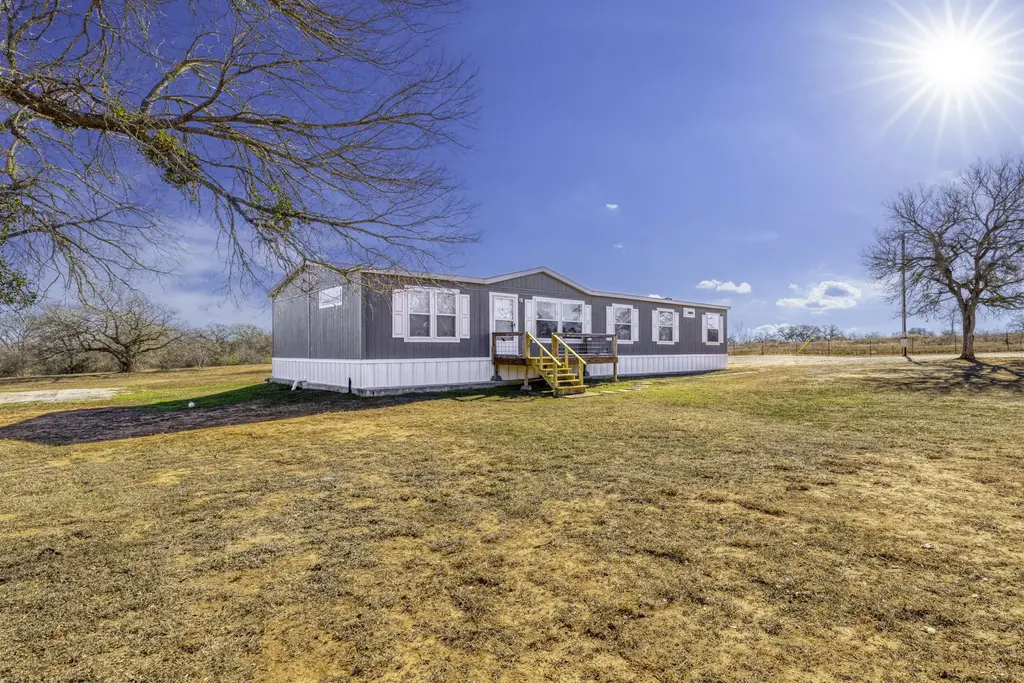 190 Branding Iron Trail, Lockhart