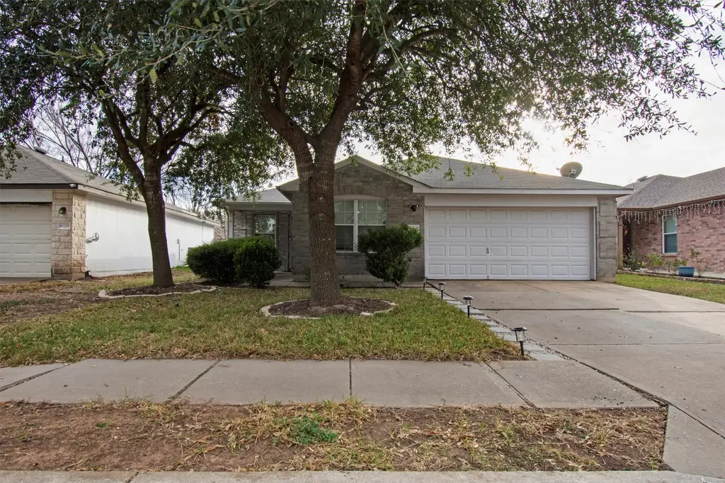 18205 Topsail Street, Manor