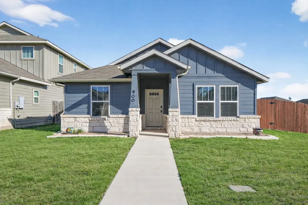 900 Main Street, Hutto