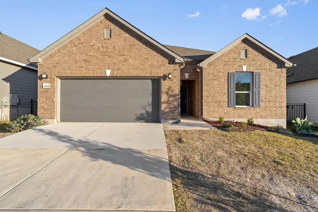 12601 Mogador Street, Manor