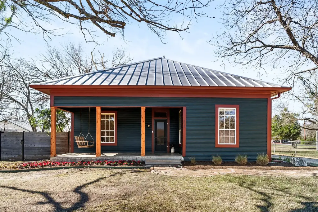 518 N Avenue F, Elgin