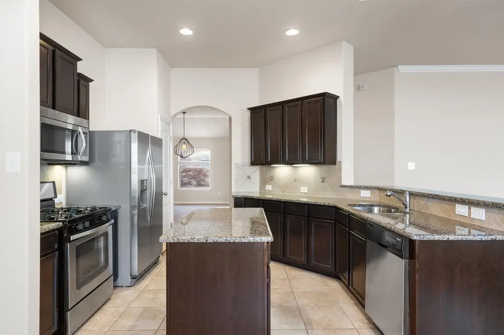 437 Oyster Creek, Buda