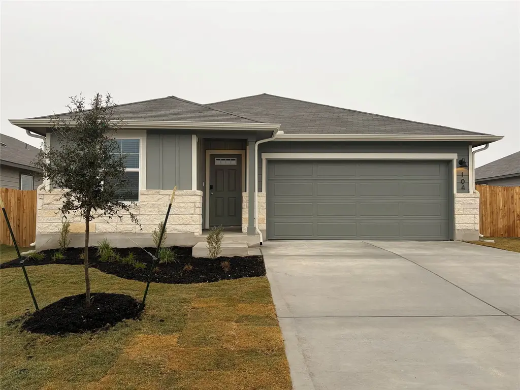 104 Honey Bee Road, Jarrell