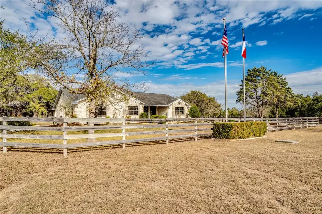 1175 Enchanted Oaks Drive, Driftwood