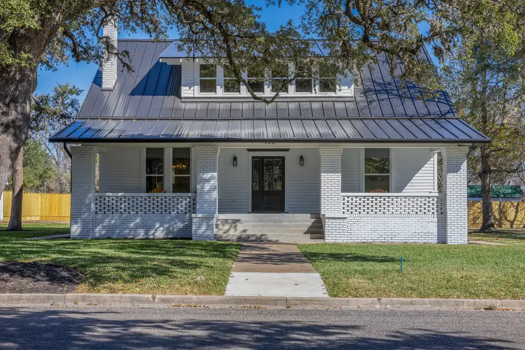 452 N Jackson Street, La Grange