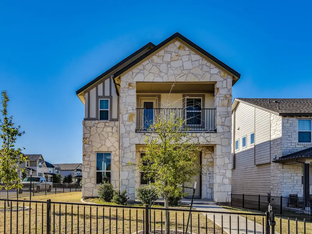 218 Glass Mountains Way, Dripping Springs
