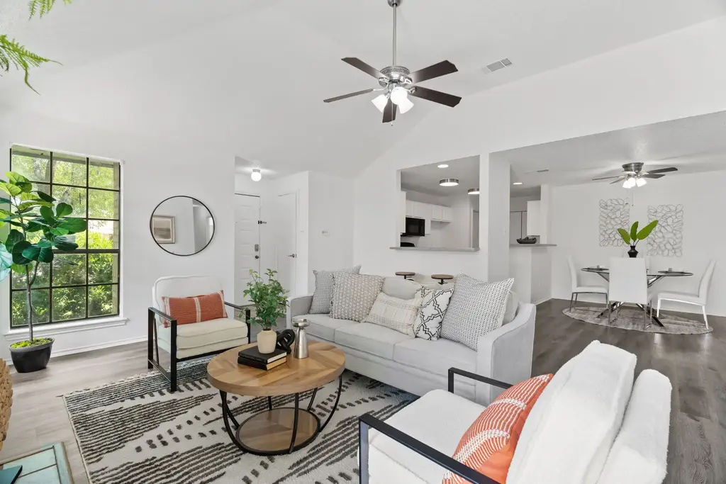 800 Saunders Drive, Round Rock