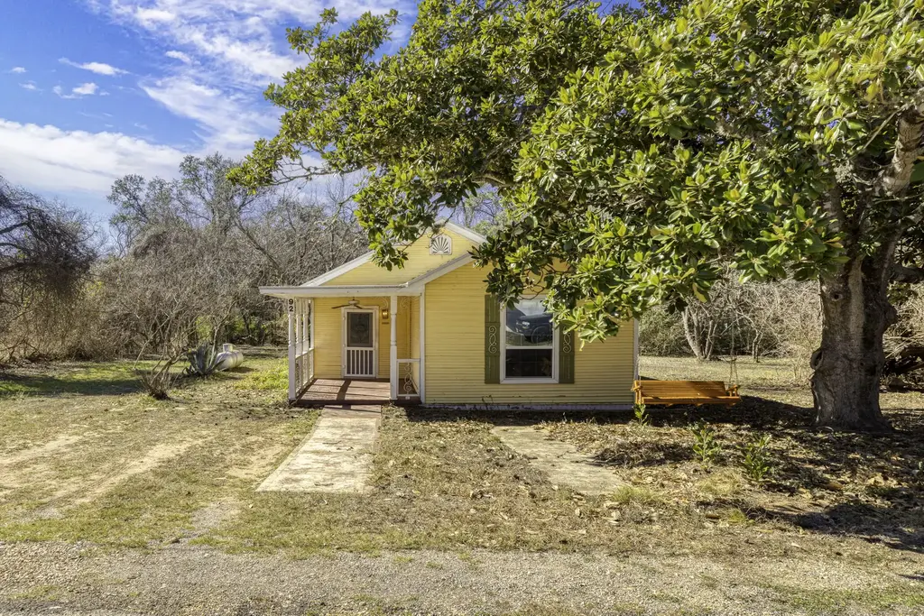 92 Sunrise Street, Lytton Springs