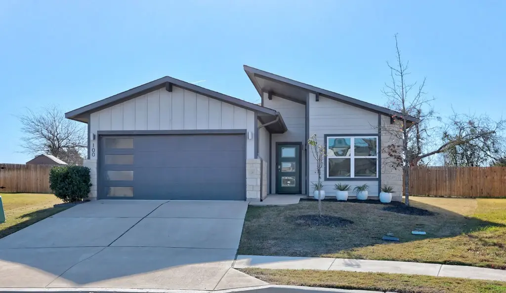 100 Deserti Road, Leander