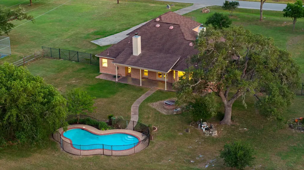 320 Woodland Oaks Trail, Buda