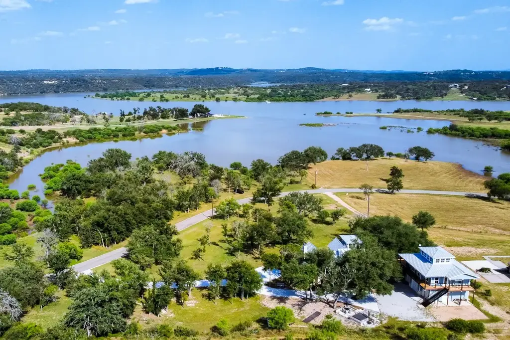 348 Chimney Cove Drive, Marble Falls