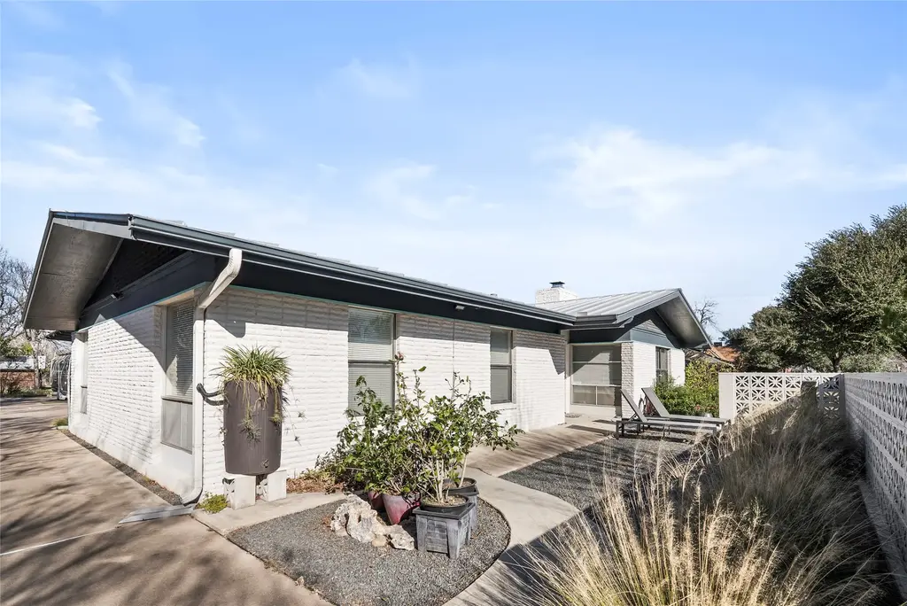204 Taylor Road, Elgin