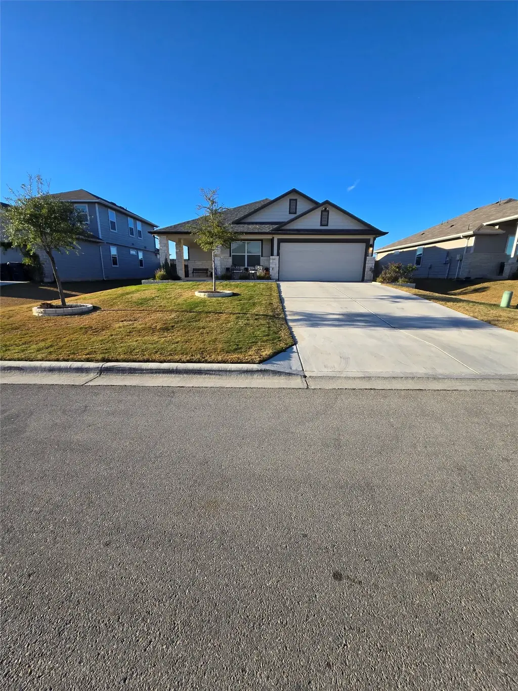 444 Hunter Loop, Bertram