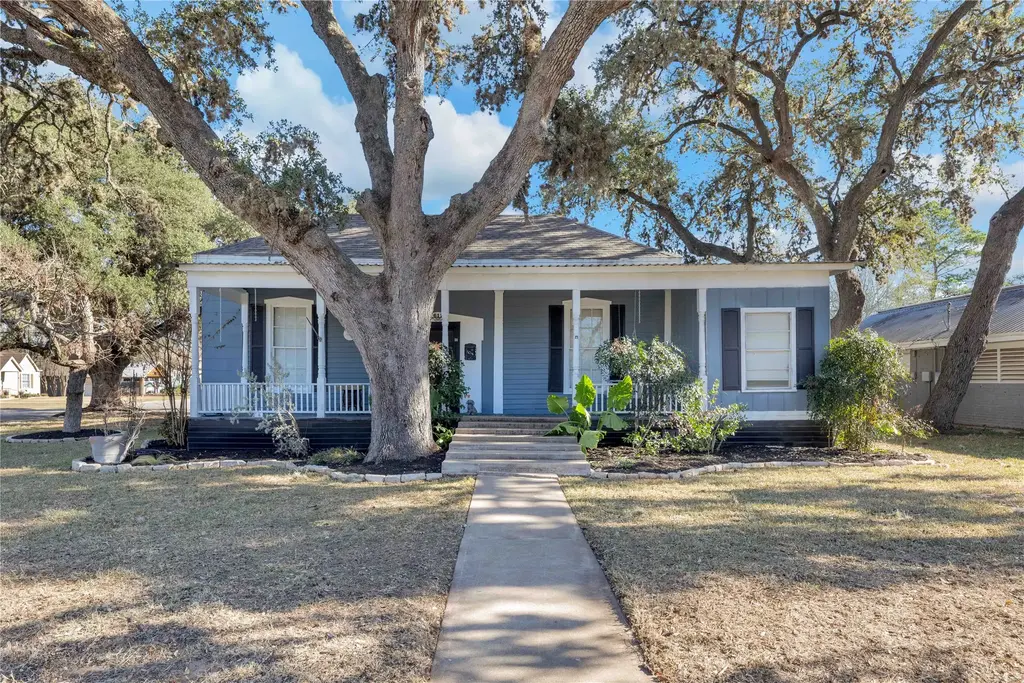 611 South Franklin Street, La Grange