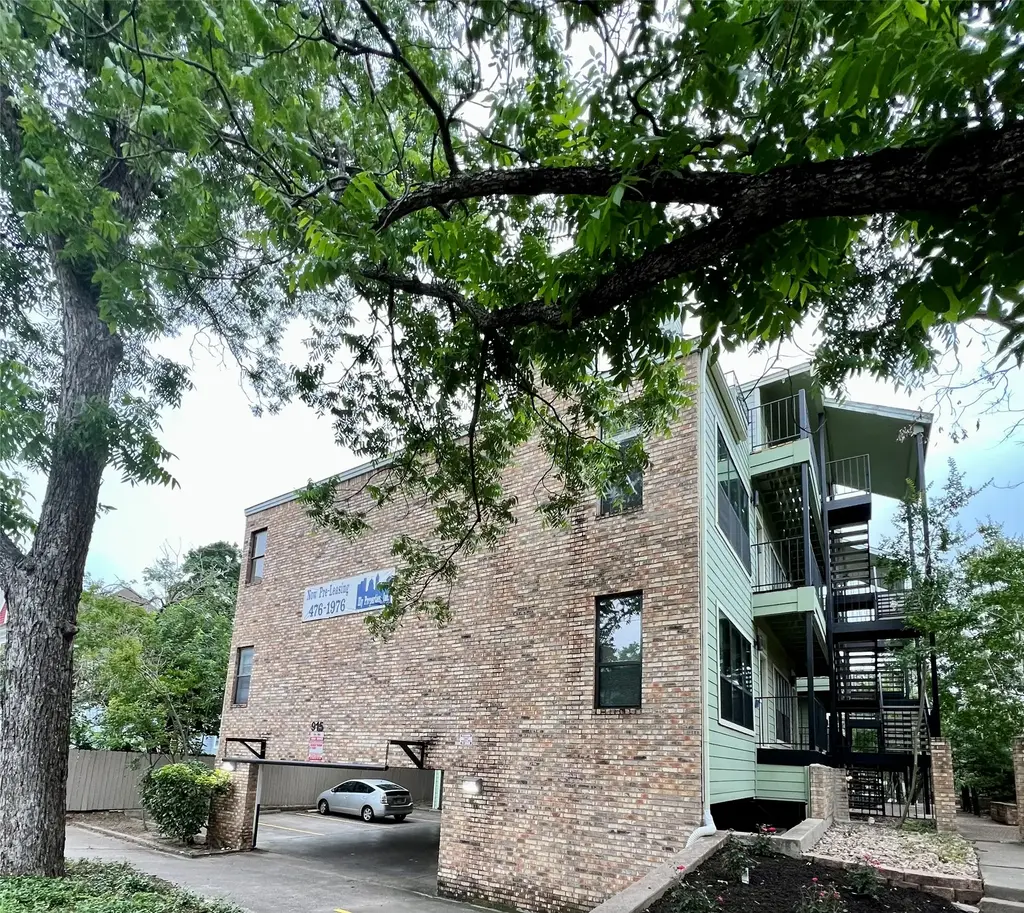 915 W 22nd 1/2 Street 203, Austin
