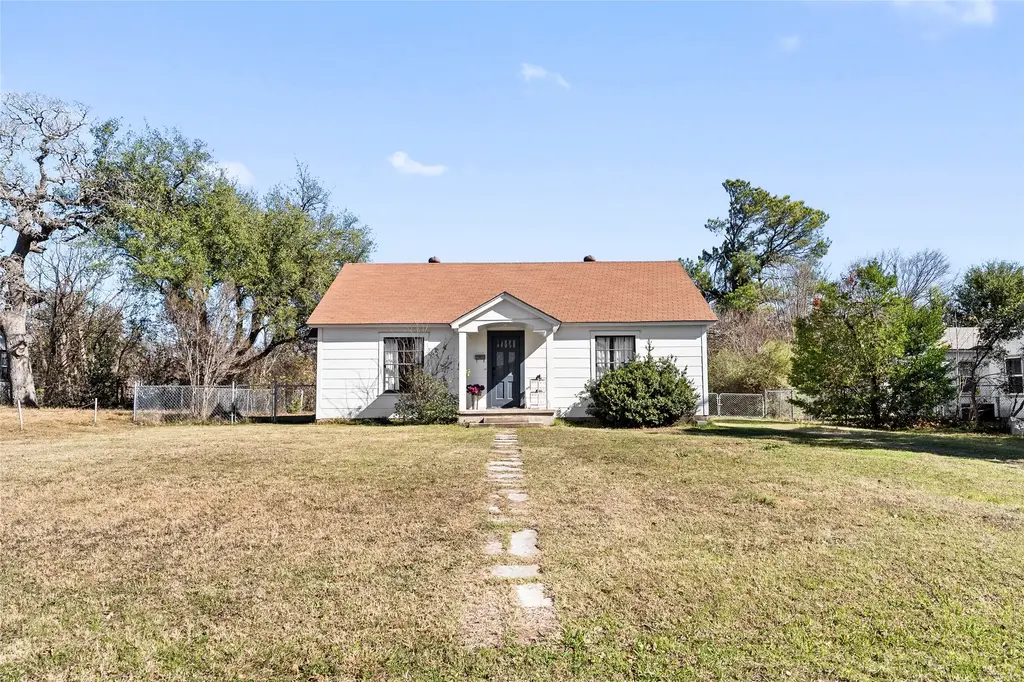 517 N Avenue F, Elgin