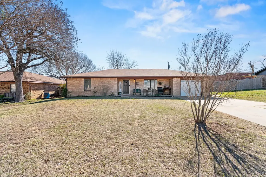 1611 Brazos Avenue, Rockdale