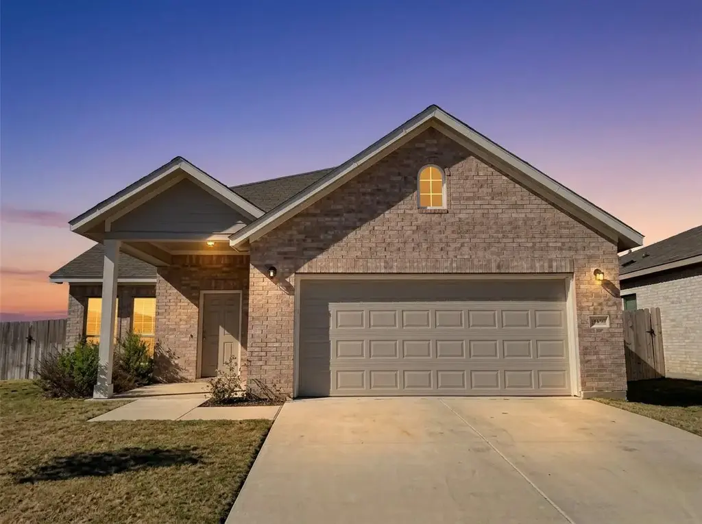 18104 Emu Lane, Manor