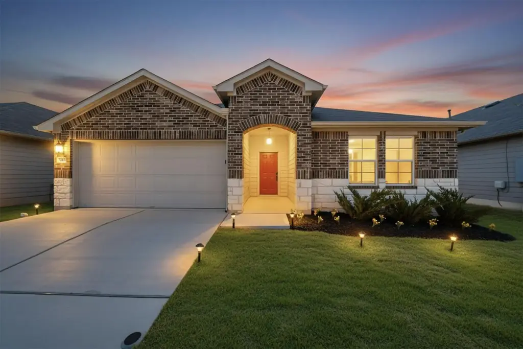 218 Sickle Loop, Kyle