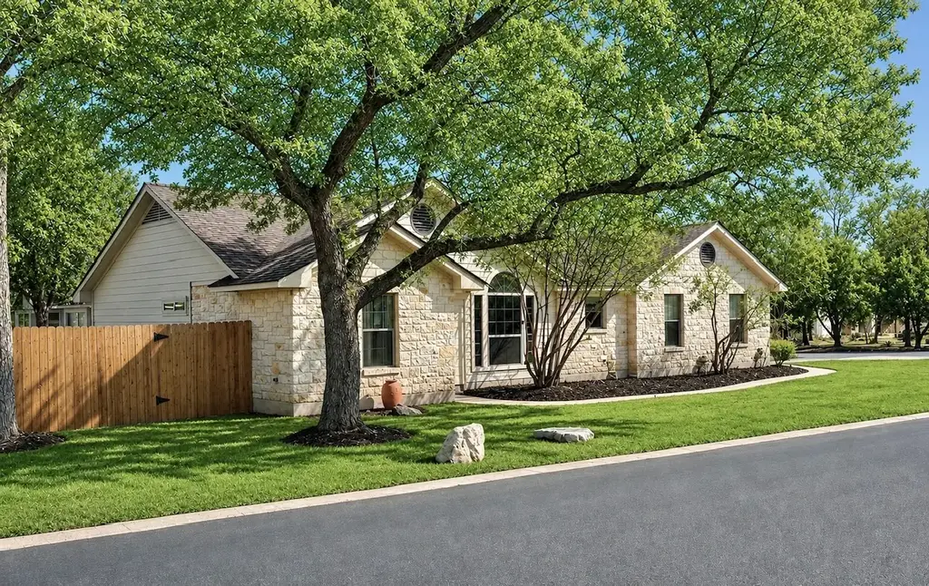 18516 Champions Circle, Point Venture