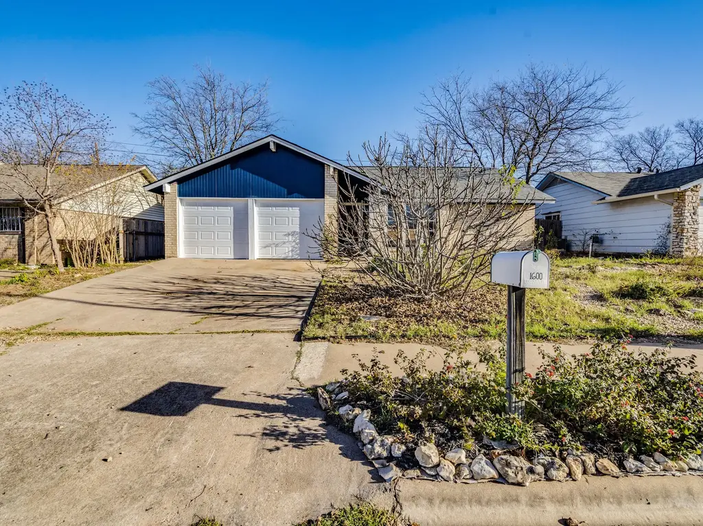 1600 Pine Knoll Drive, Austin