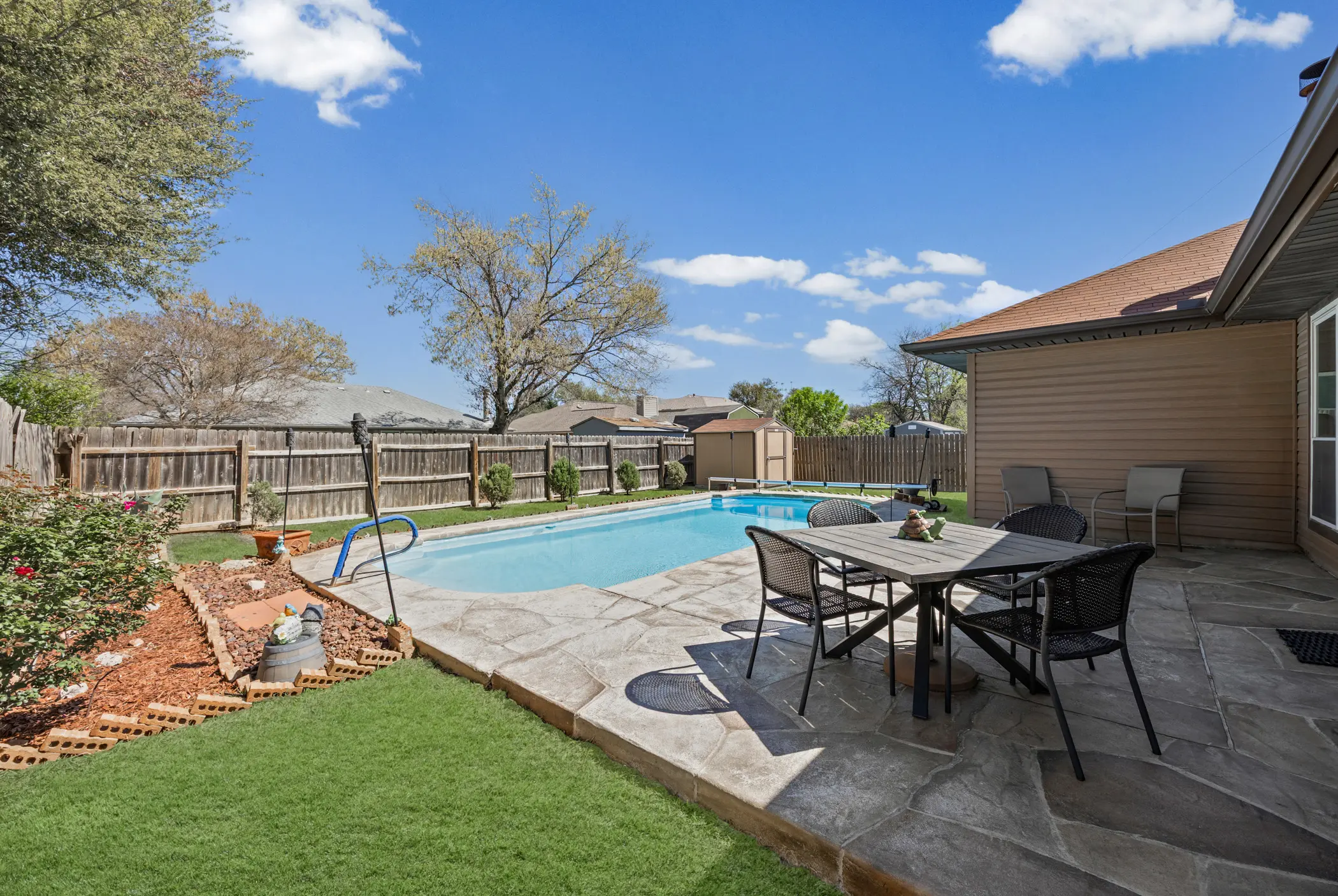Photo of Listing #1828432