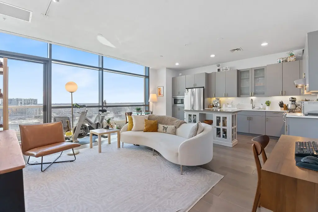 555 E 5th 817, Austin