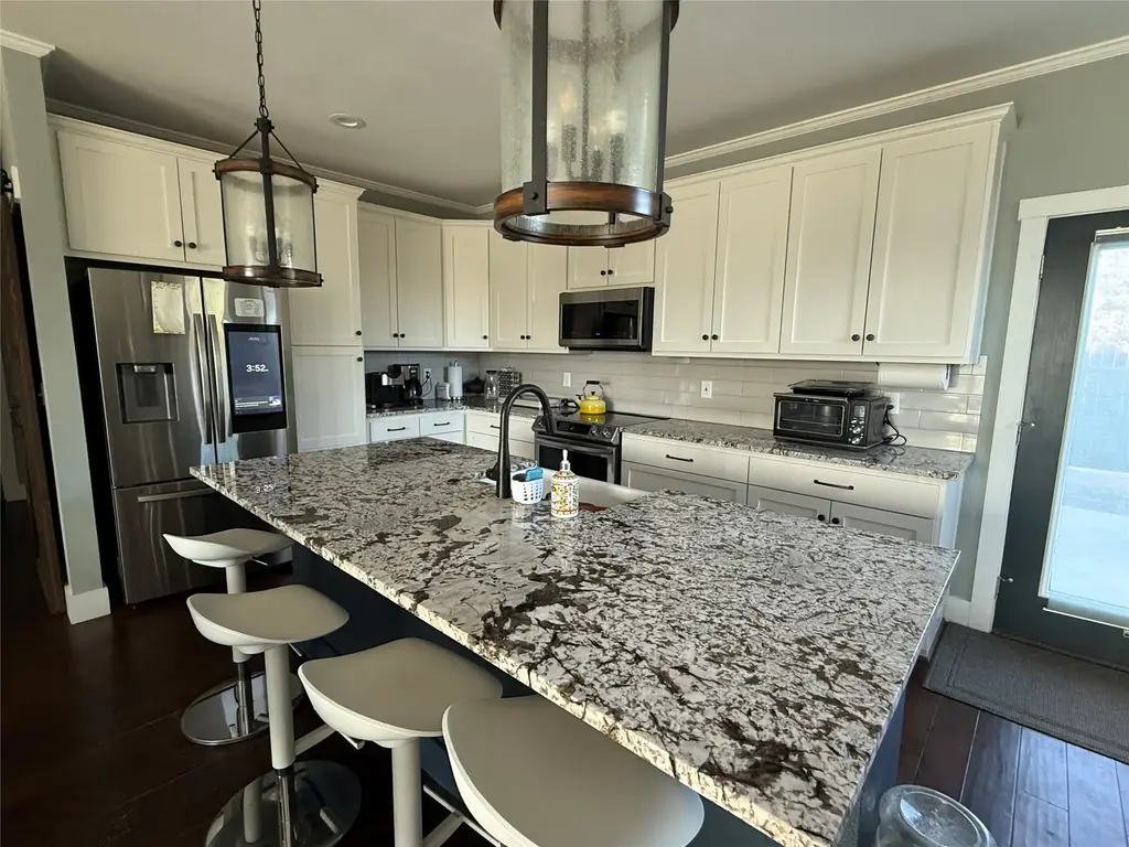 410 Summit Ridge Drive N, Point Venture