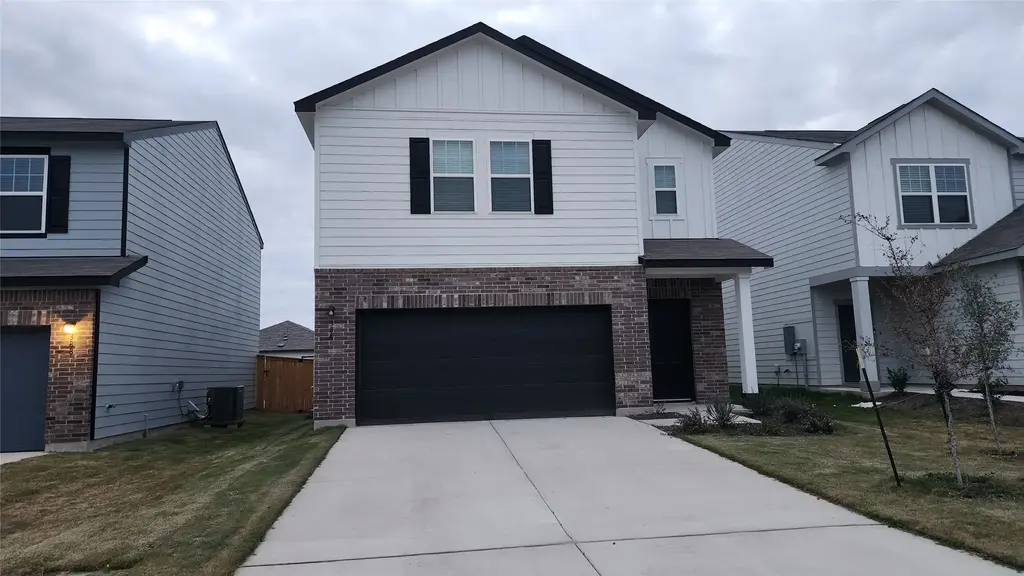 384 Enforcer Loop, Jarrell