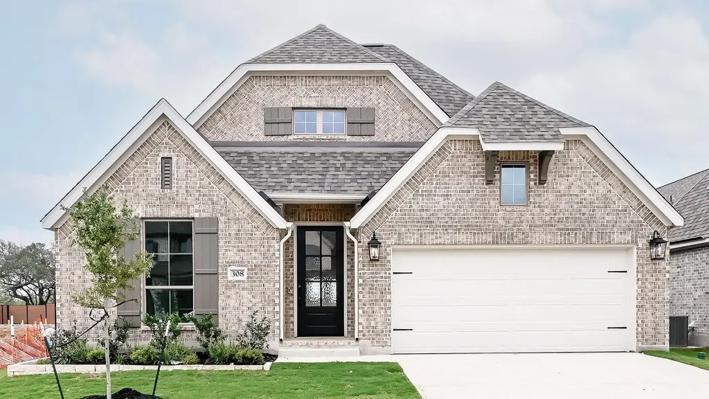 308 Foxfire Cove, Lockhart