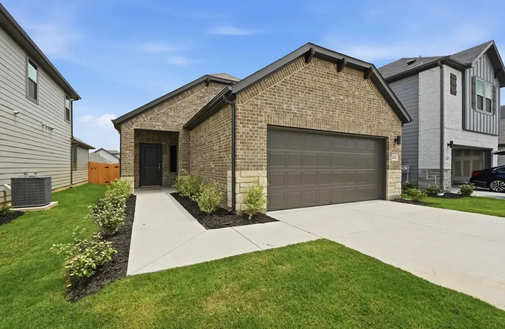 444 Lucky Avenue, Elgin