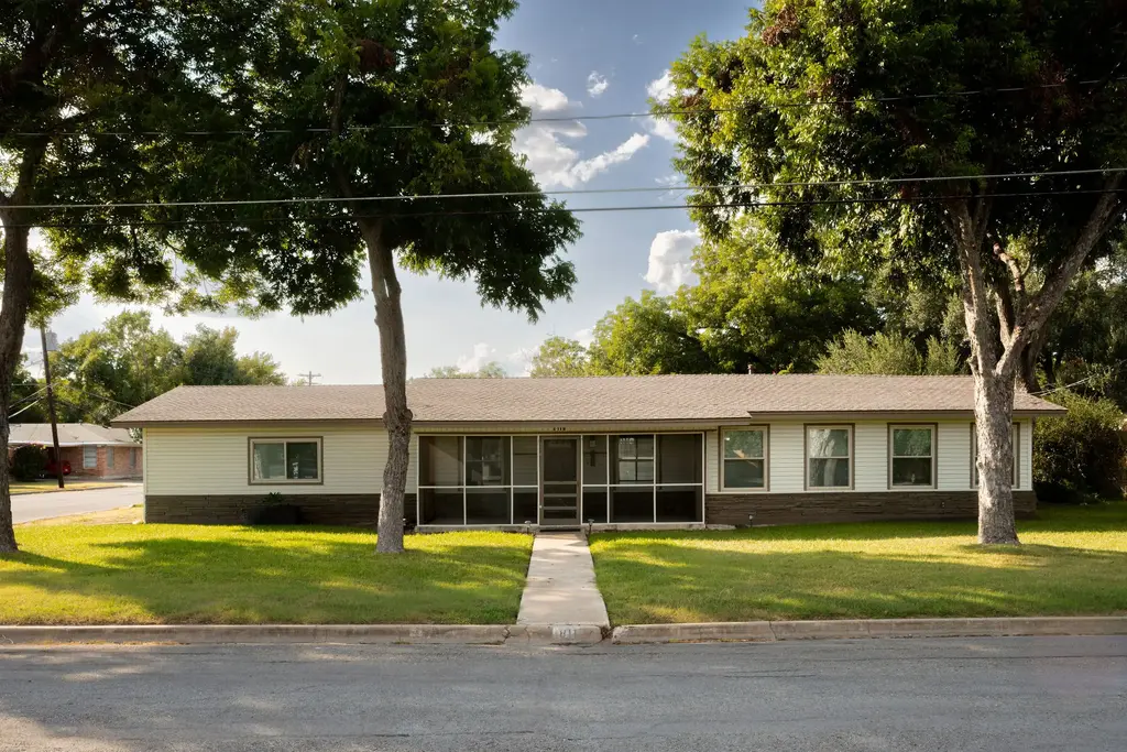 811 Nixon Street, Lockhart