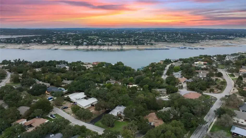 113 Comet, Lakeway