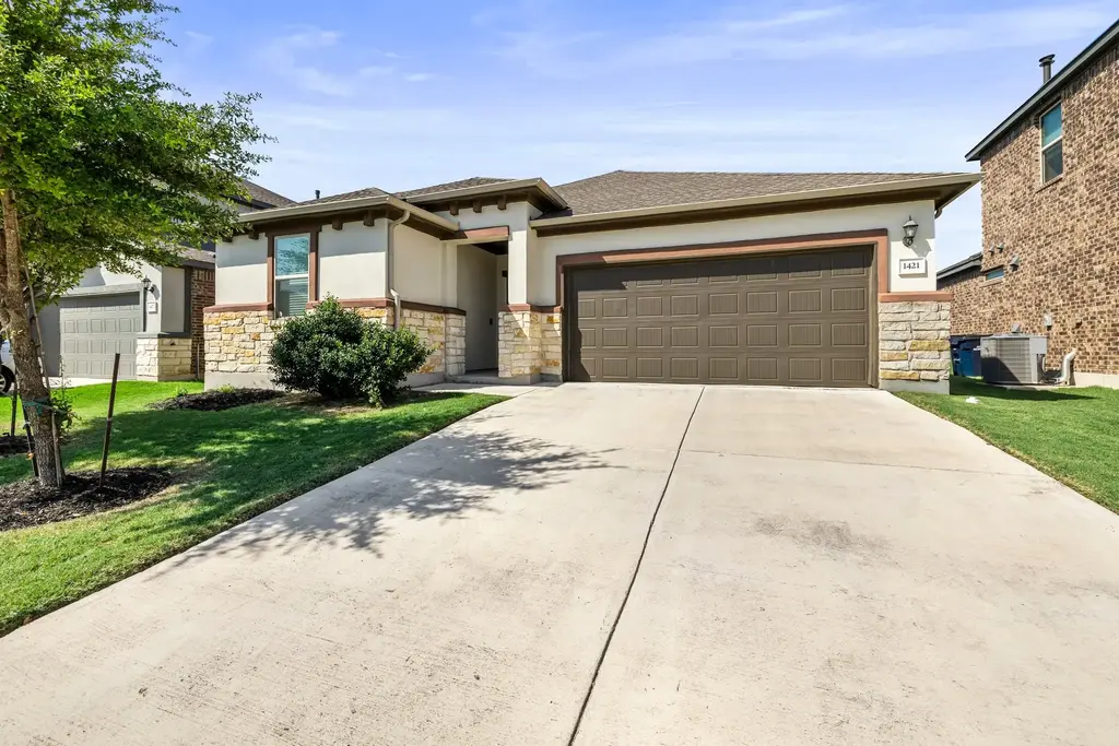 1421 Itzel Bend, Leander