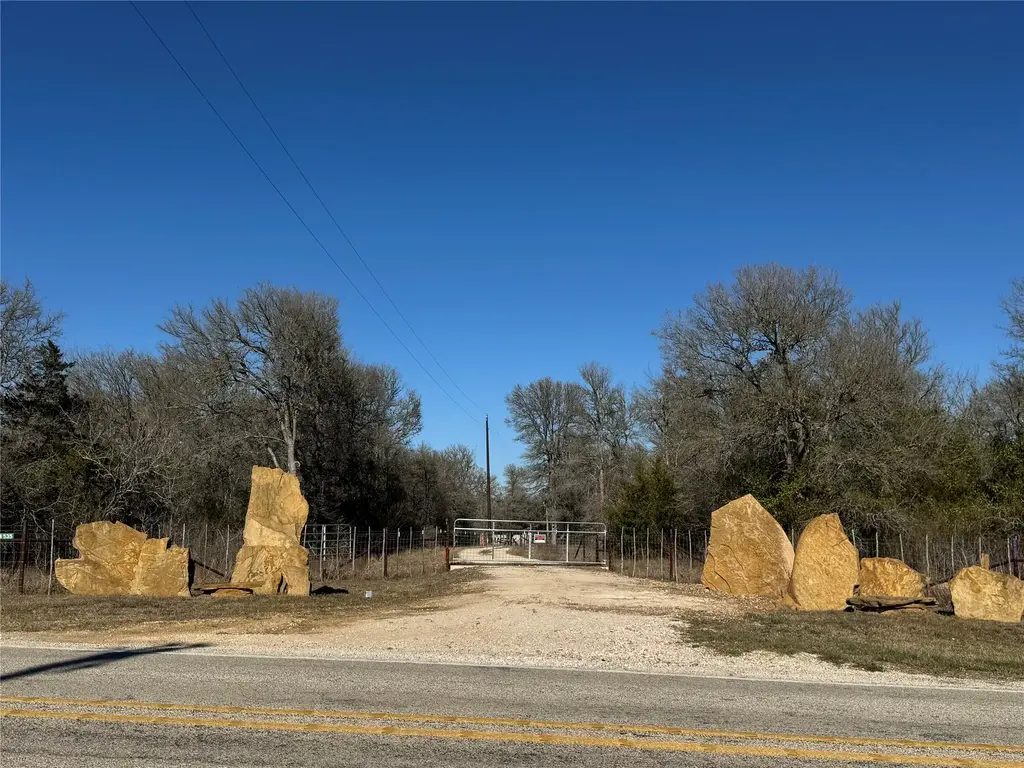 Fm 535, Red Rock