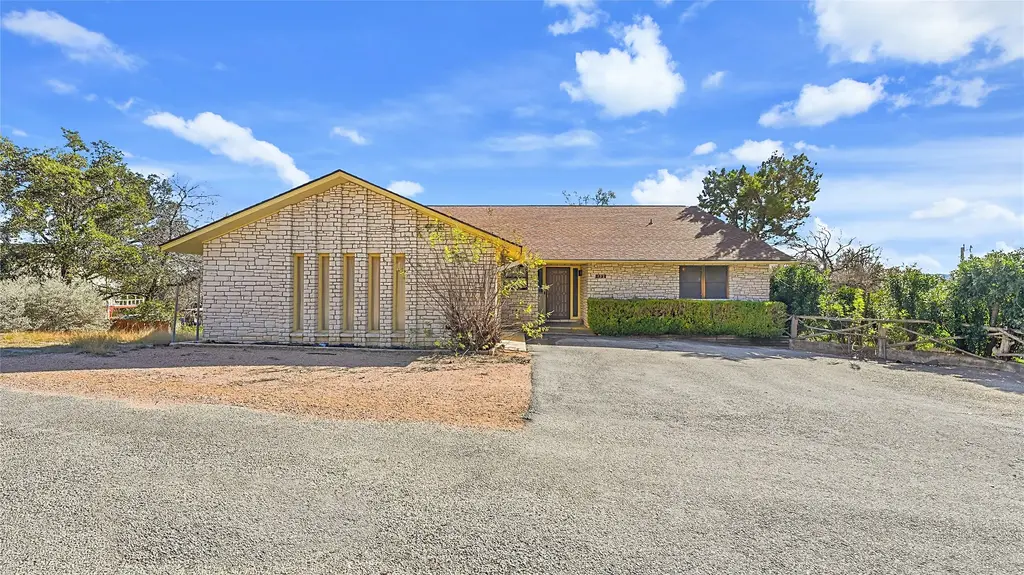 132 W Outer Drive, Canyon Lake