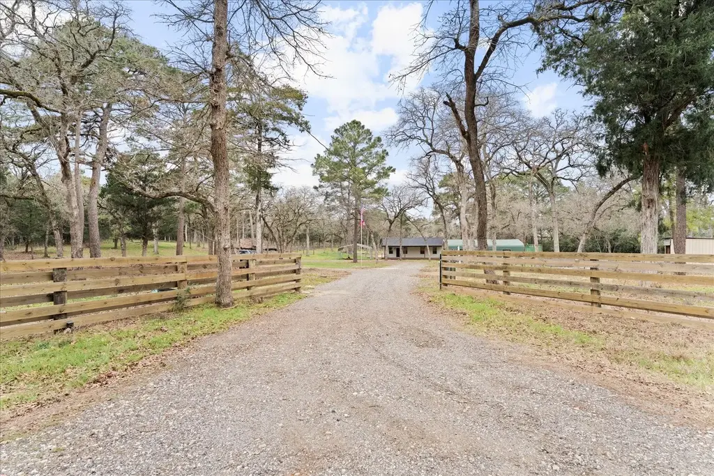 533 Pine Canyon Drive, Smithville