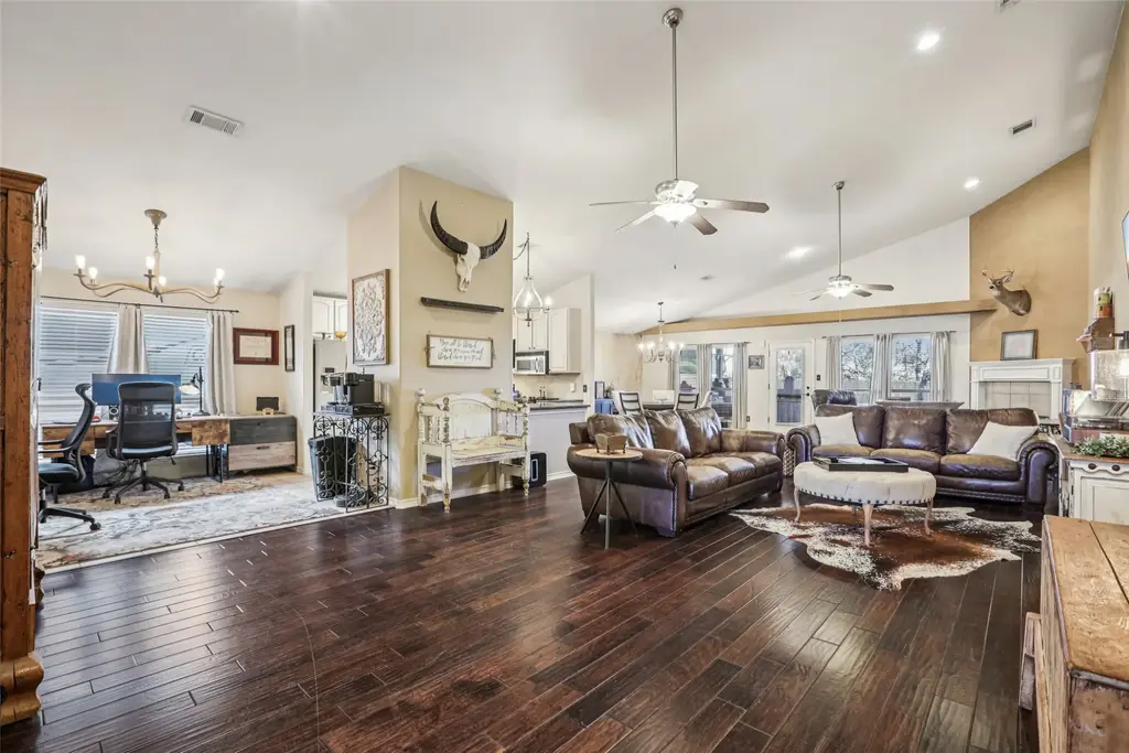 500 Leanna Woods Cove, Manchaca
