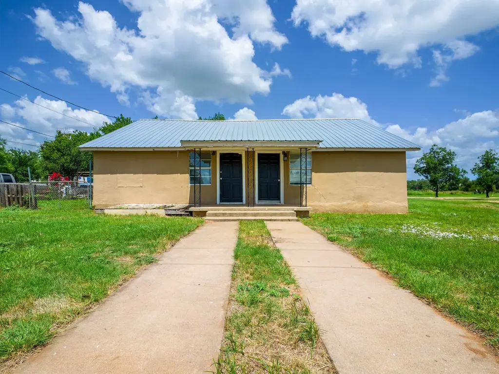 1004 Avon Avenue, Llano