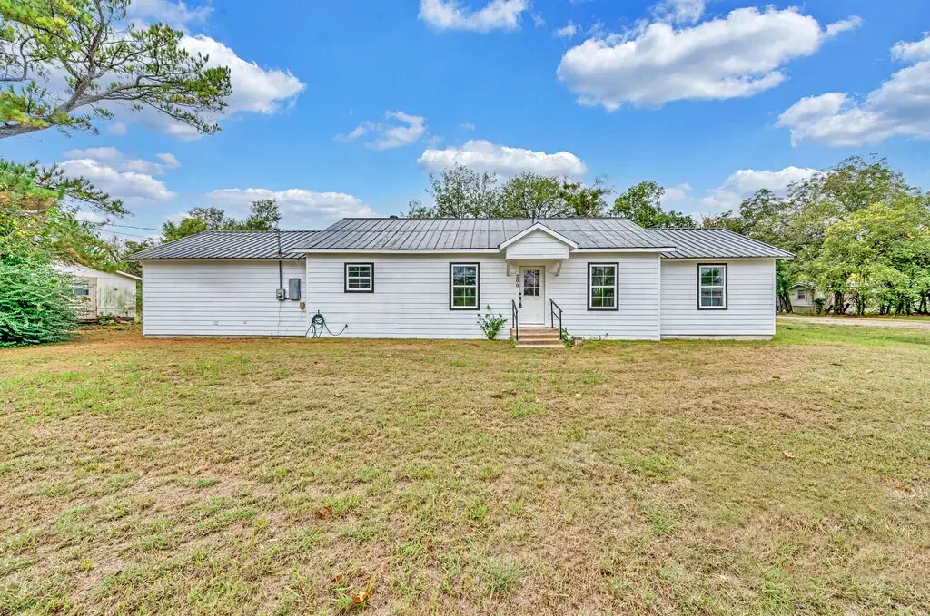200 S Narcissus Street, Groesbeck