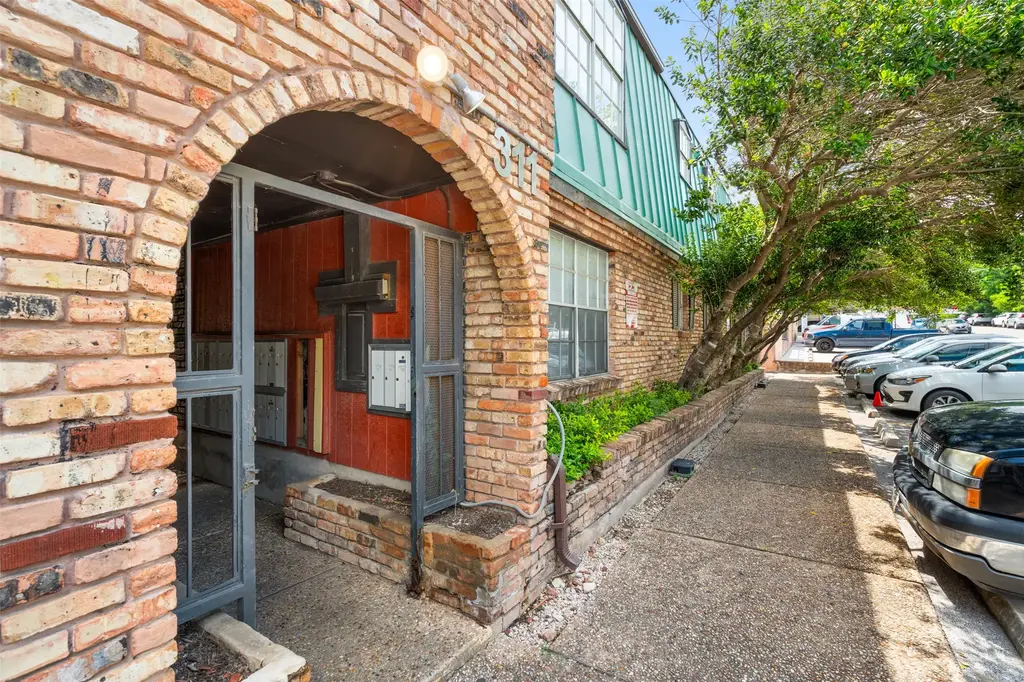 307 E 31st Street 109, Austin