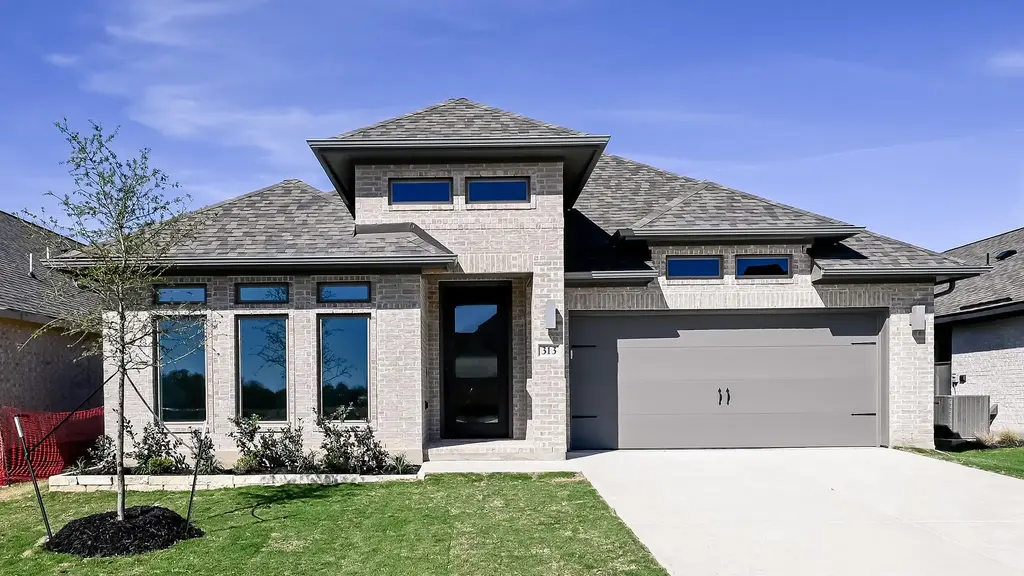 313 Foxfire Cove, Lockhart