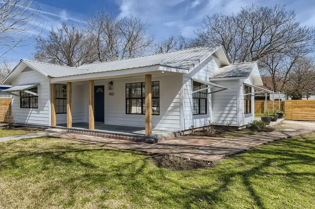 902 Hackberry Street, Taylor